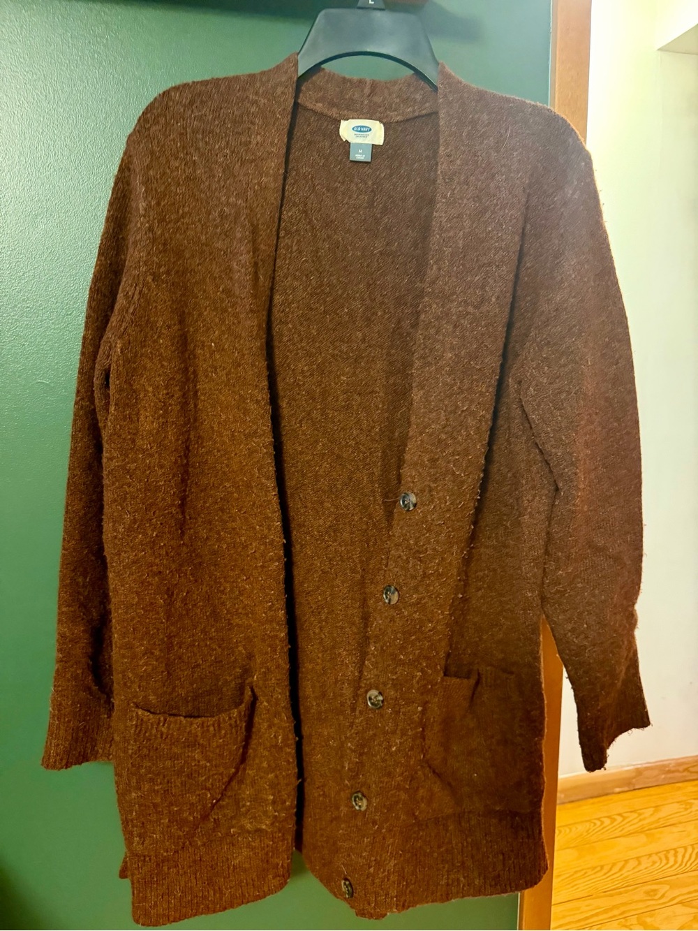 Womenโs Cozy Redish/Brown Button-Front Cardigan